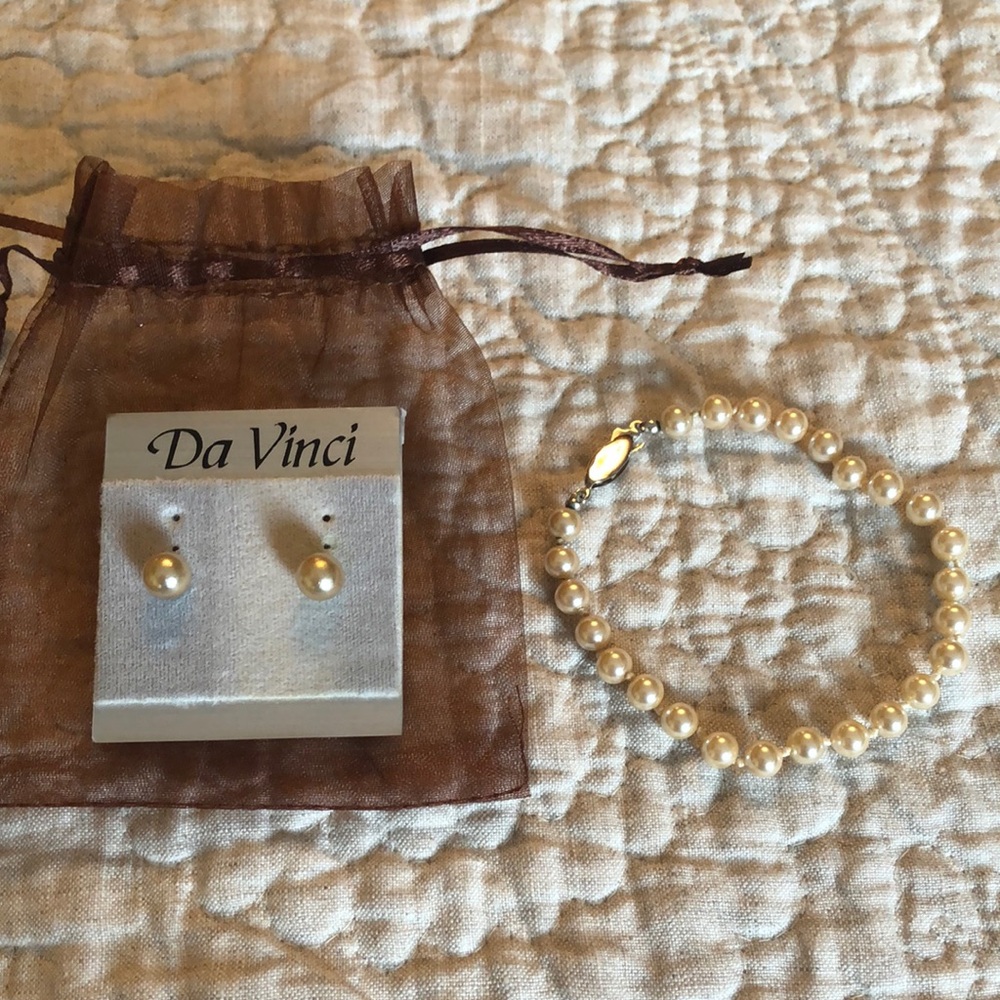 DaVinci Pearl Stud Earrings and Bracelet Set